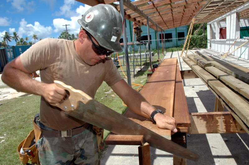 charpentier-REVEST LES ROCHES-min_worker_construction_building_carpenter_male_job_build_helmet-893290